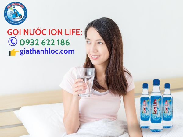 Uống nước trước khi đi ngủ để cung cấp đủ độ ẩm cho da